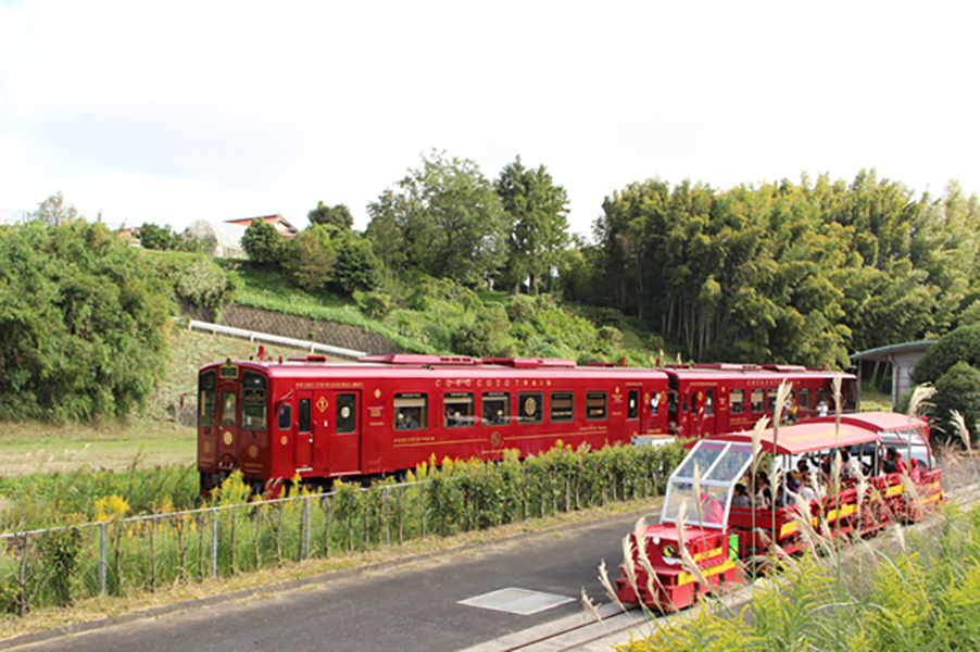 幻の線路をトロッコ列車が走る